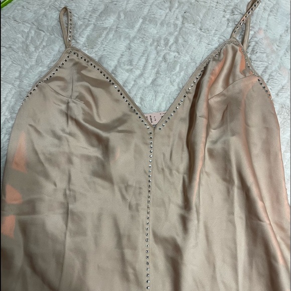 Victoria Secret - Picture 1 of 2